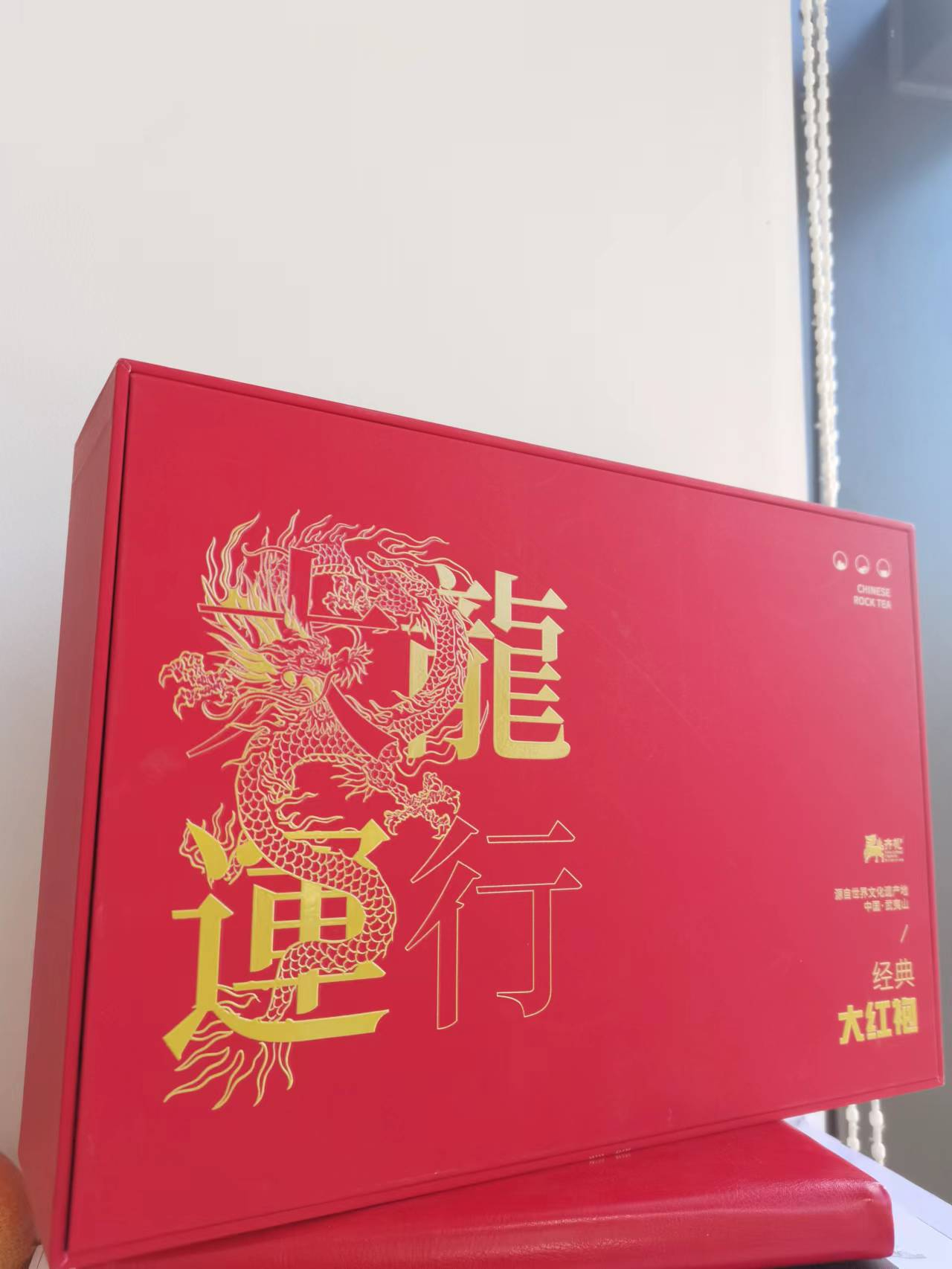 uv打印 定制独一无二的新年礼盒包装，满足您的个性化需求，无需制板版，有图就能打印，方便快捷，即打即干